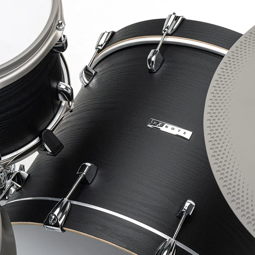 EFNOTE 7X kick drum black oak finish badge detail